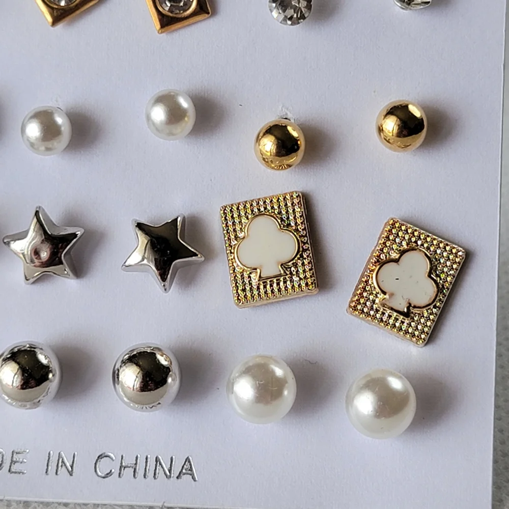 12 Pair Fashion Earrings